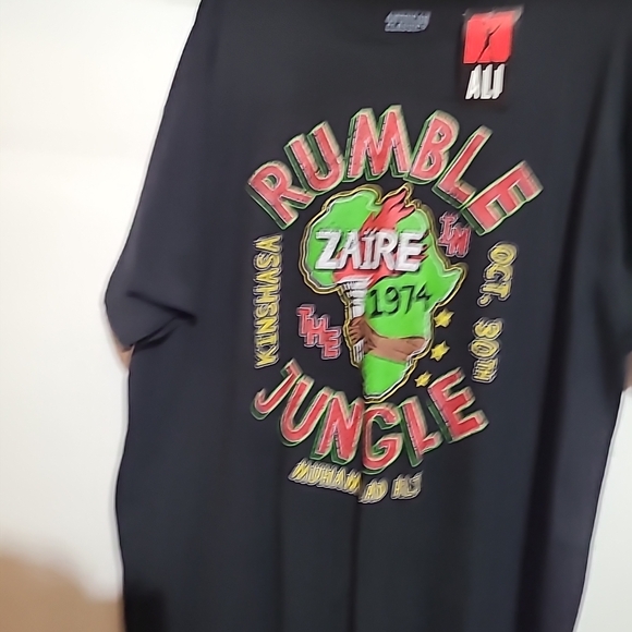 Black Graphic Tee - Rumble in the Jungle Design - Picture 8 of 10